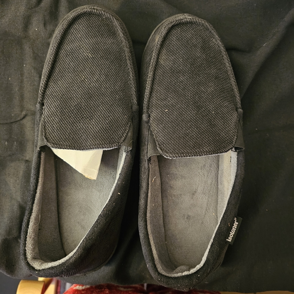 13/14 isotoner Men's Diamond Corduroy Moccasin Indoor/Outdoor Slippers
